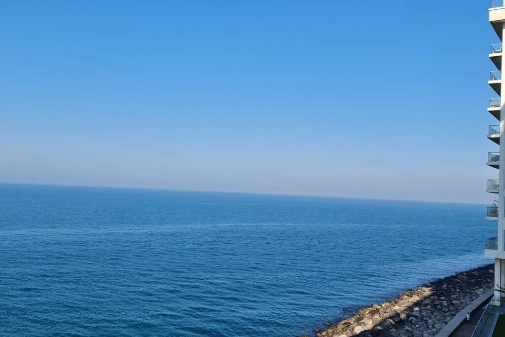 Апартаменты A Perfect Escape - Sea Facing Рас-эль-Хайма Экстерьер фото
